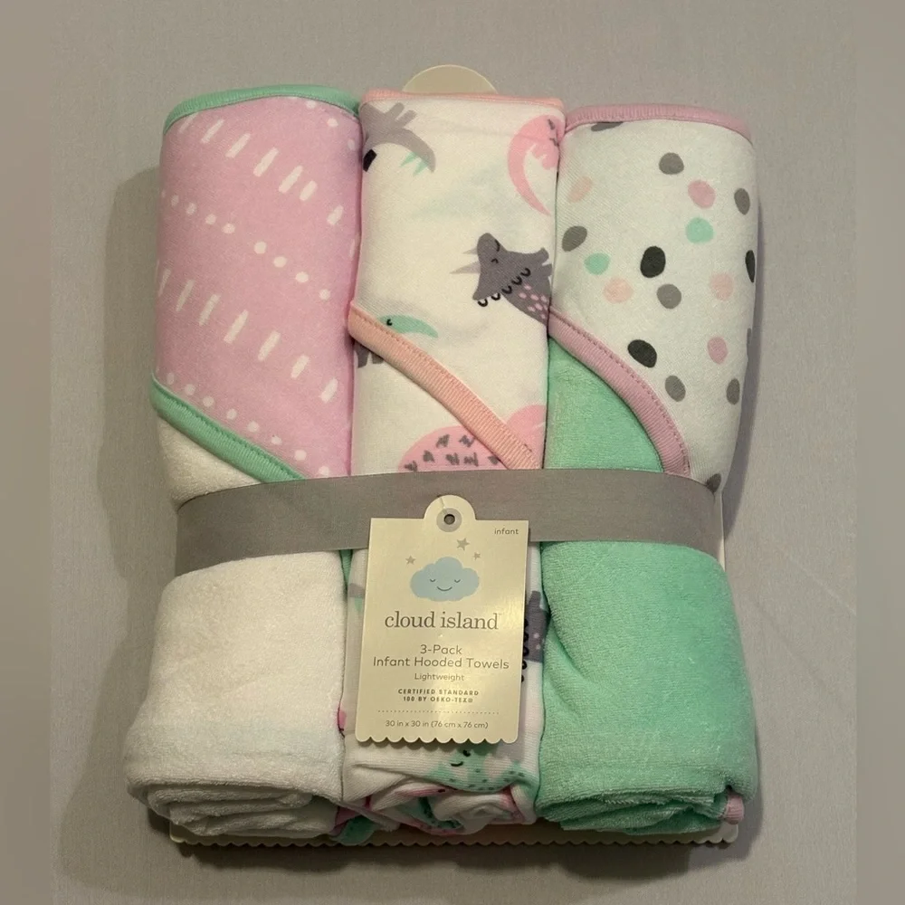 NWT Girls’ 3-pack Infant Hooded Towels, Dinos